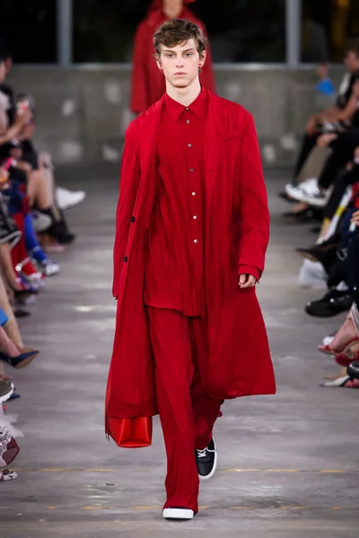 Look 19
